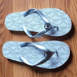 Michael Kors sandals flip flops size 9 white and silver